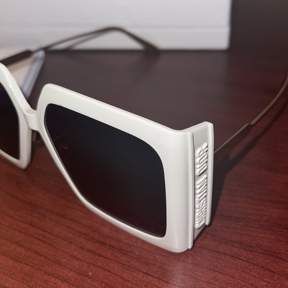 NEW CHRISTIAN DIOR SUNGLASSES - Picture 2 of 3